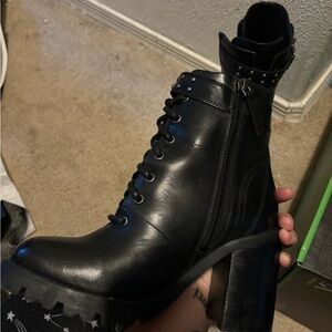 Harley Davidson 4inch chunky heel boots 6.5. Like brand new, comes in og box